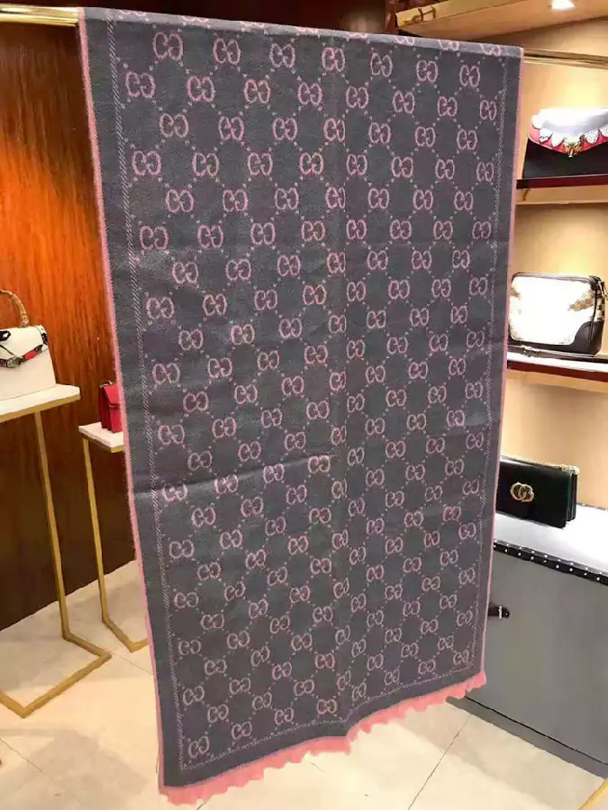 Gucci 定番デザイン カシミヤスカー